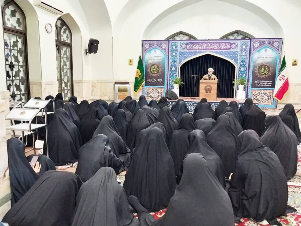 حضورجمعی از طلاب جامعةالمصطفی مشهد در زیارتگاه شهید آیت‌الله مدرس