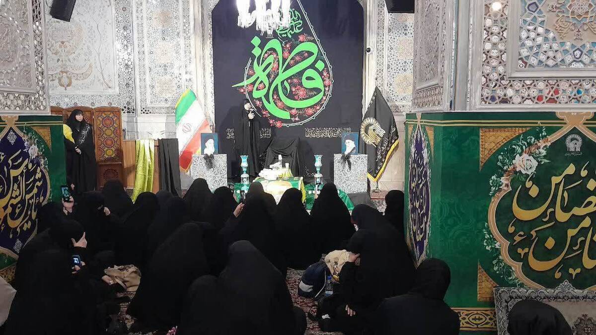 تشرف و عزاداری بانوان خادم عتبه کاظمیه در حرم مطهر رضوی
