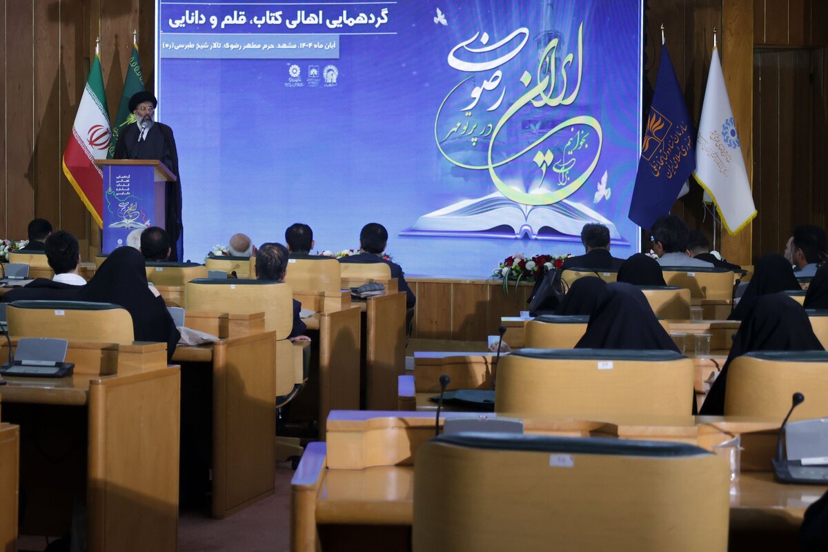 رئیس سازمان کتابخانه‌ها، موزه‌ها و مرکز اسناد آستان قدس رضوی، در گردهمایی «اهالی کتاب، قلم و دانایی»، گفت: کتابداری تنها یک شغل نیست؛ بلکه عشق و رسالتی برای خدمت به علم و دانایی است.