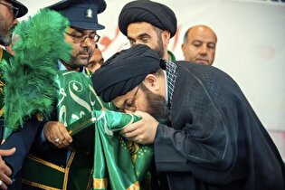 استقبال زنجانی ها از پرچم متبرک حرم کریمه اهل‌بیت(س) همزمان با اولین روز دهه کرامت/ گزارش تصویری