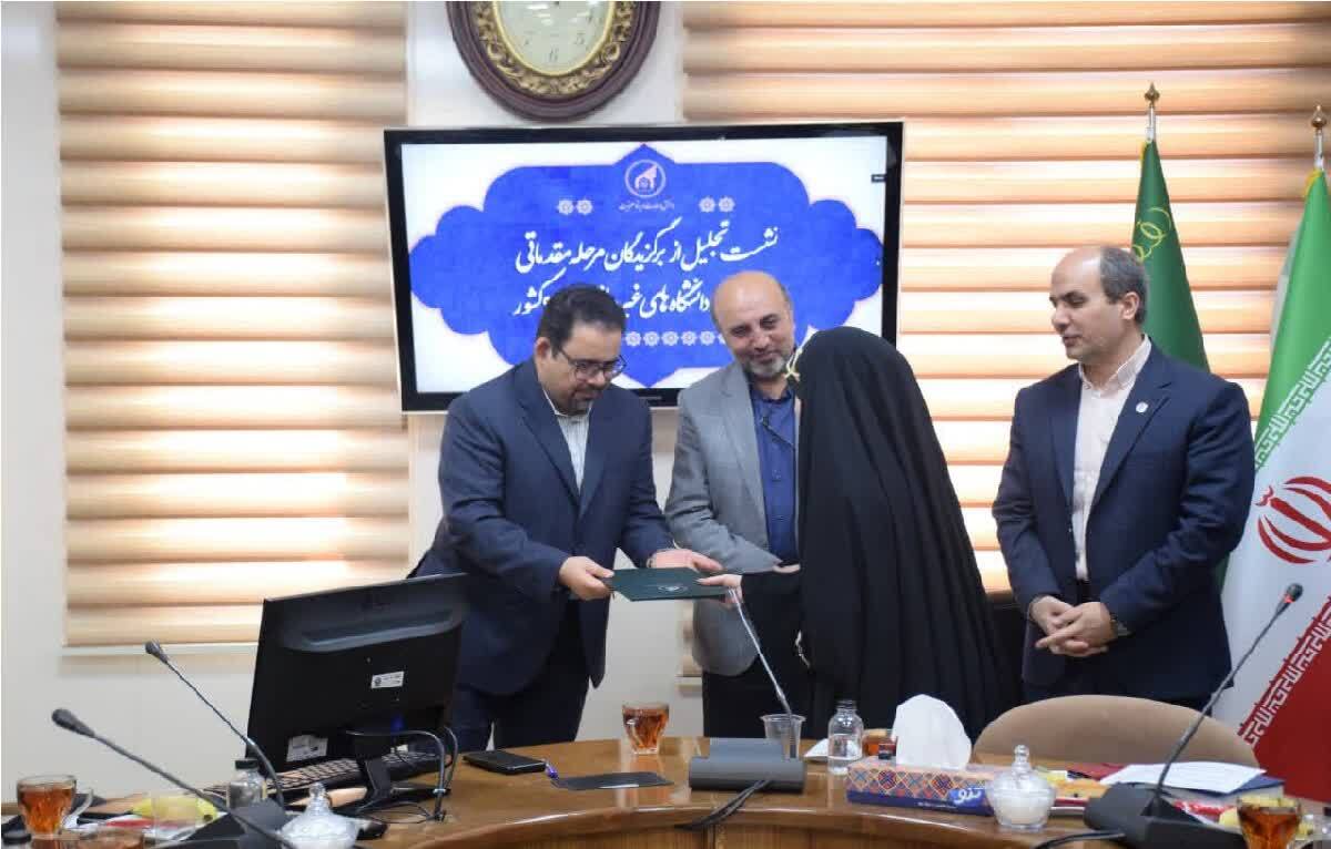 نخبگان باید از تکرار روزمرگی به تحرک راهبردی و رسالتمحوری برسند نخبگان باید از تکرار روزمرگی به تحرک راهبردی و رسالتمحوری برسند
