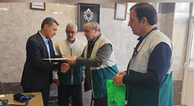 پزشک خَیر پارس‌آبادی ۴۰۰ بیمار را به نیت امام رضا (ع) ویزیت کرد