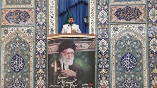 طنین عطر رضوی در میعادگاه نماز جمعه ایلام؛ تجلیل از خادمیاران برگزیده در آغاز دهه کرامت/عکس