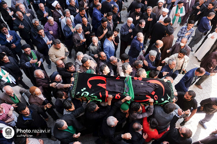 تشییع پیکر حاج سید رضا موید خراسانی در حرم مطهر رضوی