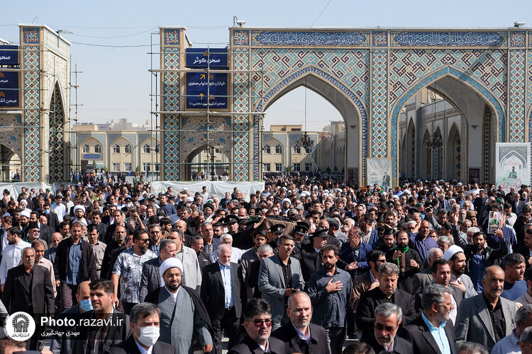 تشییع پیکر حاج سید رضا موید خراسانی در حرم مطهر رضوی