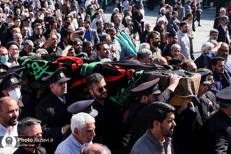 تشییع پیکر حاج سید رضا موید خراسانی در حرم مطهر رضوی