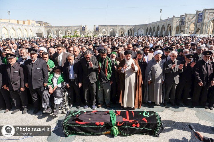 تشییع پیکر حاج سید رضا موید خراسانی در حرم مطهر رضوی