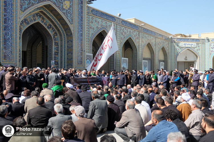 تشییع پیکر حاج سید رضا موید خراسانی در حرم مطهر رضوی