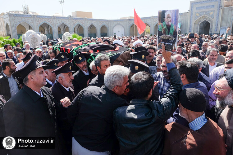 تشییع پیکر حاج سید رضا موید خراسانی در حرم مطهر رضوی