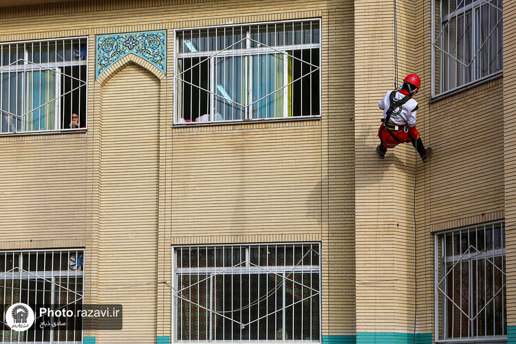 مانور زلزله و ایمنی در دبیرستان دخترانه امام رضا(علیه‌السلام)