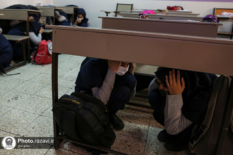 مانور زلزله و ایمنی در دبیرستان دخترانه امام رضا(علیه‌السلام)