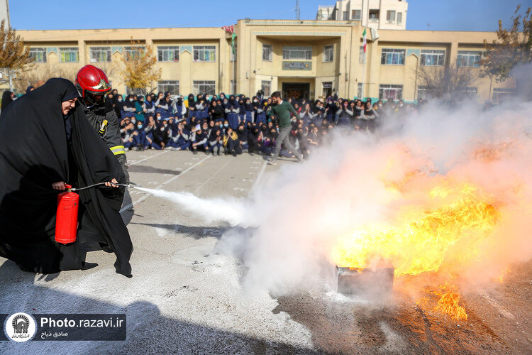 مانور زلزله و ایمنی در دبیرستان دخترانه امام رضا(علیه‌السلام)