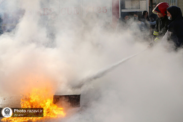 مانور زلزله و ایمنی در دبیرستان دخترانه امام رضا(علیه‌السلام)