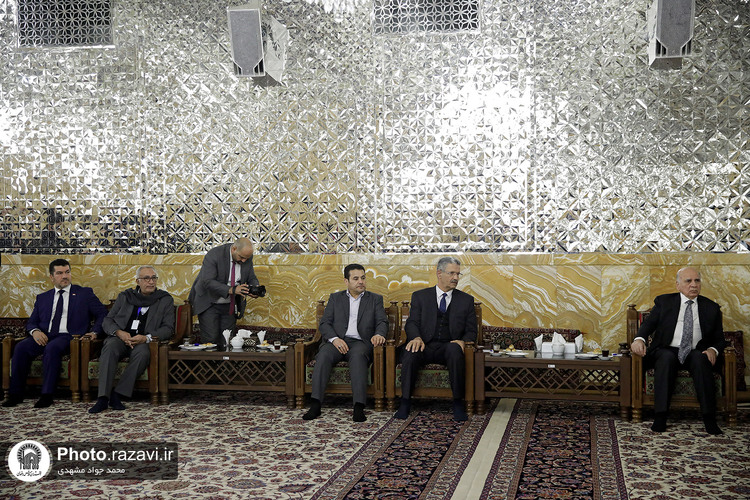 دیدار نخست وزیر عراق با تولیت آستان قدس رضوی