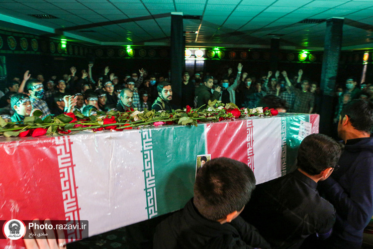 مراسم تشییع پیکر شهید گمنام دفاع مقدس در دبیرستان پسرانه واحد 3 امام رضا(علیه‌السلام)