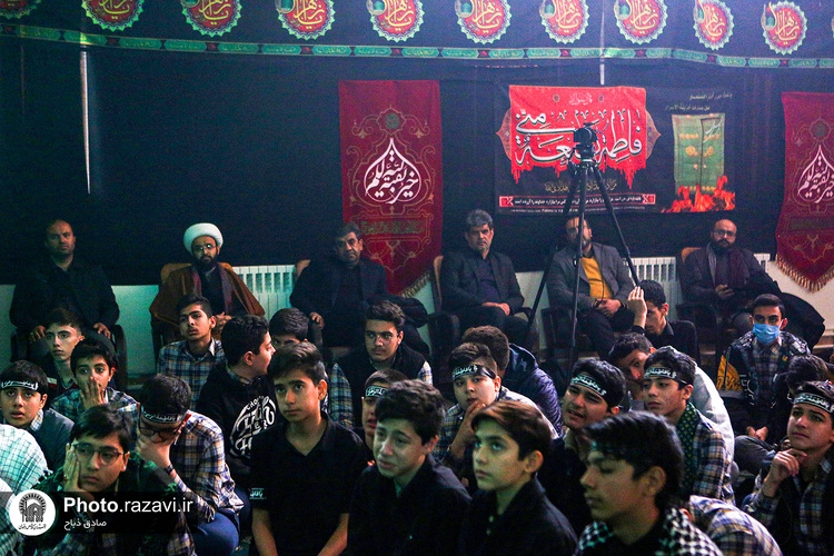 مراسم تشییع پیکر شهید گمنام دفاع مقدس در دبیرستان پسرانه واحد 3 امام رضا(علیه‌السلام)