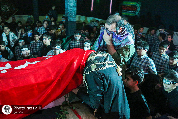 مراسم تشییع پیکر شهید گمنام دفاع مقدس در دبیرستان پسرانه واحد 3 امام رضا(علیه‌السلام)