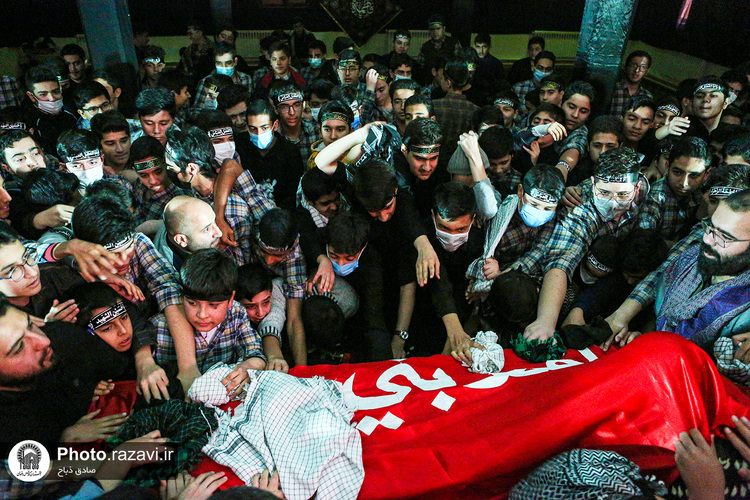 مراسم تشییع پیکر شهید گمنام دفاع مقدس در دبیرستان پسرانه واحد 3 امام رضا(علیه‌السلام)