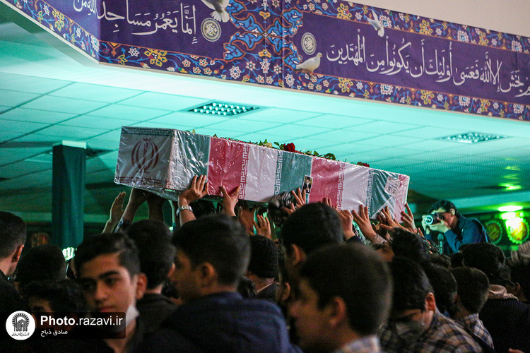 مراسم تشییع پیکر شهید گمنام دفاع مقدس در دبیرستان پسرانه واحد 3 امام رضا(علیه‌السلام)