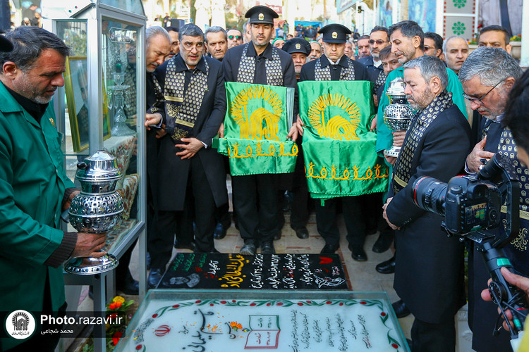 تشرف خدام حرم مطهر رضوی بر سر مزار شهید سلیمانی