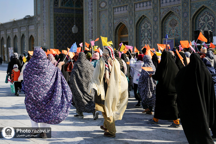 تشرف زائران اردو زبان به حرم مطهر رضوی