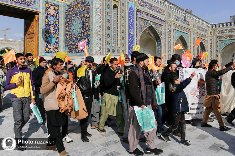تشرف زائران اردو زبان به حرم مطهر رضوی