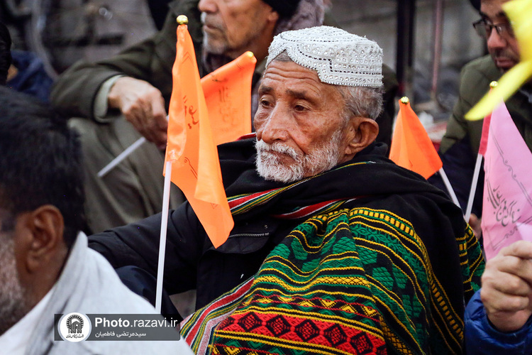 تشرف زائران اردو زبان به حرم مطهر رضوی