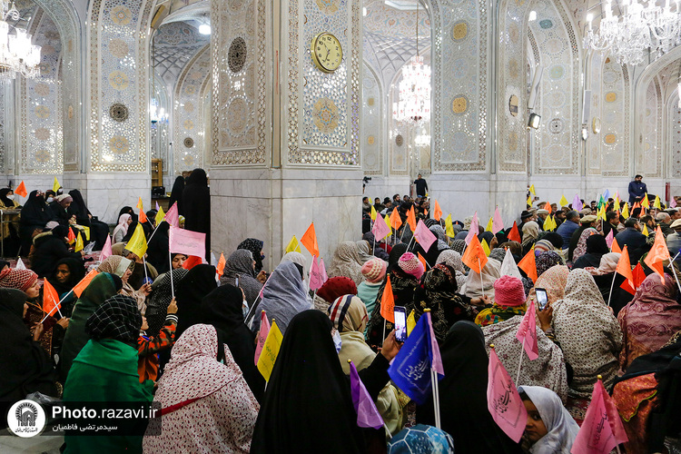 تشرف زائران اردو زبان به حرم مطهر رضوی