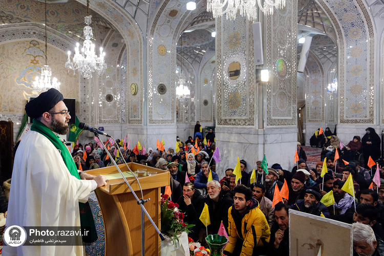 تشرف زائران اردو زبان به حرم مطهر رضوی