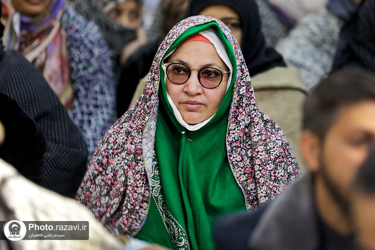 تشرف زائران اردو زبان به حرم مطهر رضوی