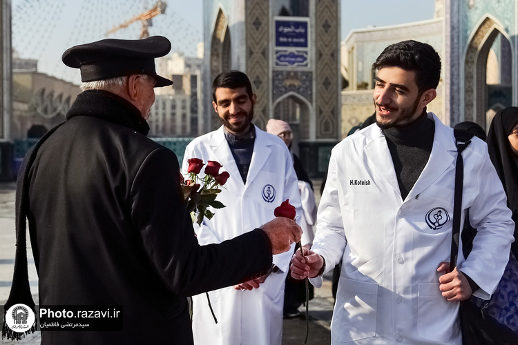 سوگند پزشکی 45 دانشجوی غیرایرانی دانشگاه شیراز در حرم مطهر امام رضا علیه السلام