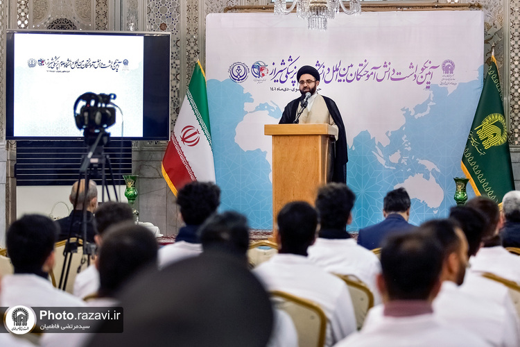 سوگند پزشکی 45 دانشجوی غیرایرانی دانشگاه شیراز در حرم مطهر امام رضا علیه السلام