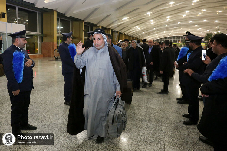مراسم استقبال از موکب‌داران عراقی توسط خدام حرم مطهر رضوی