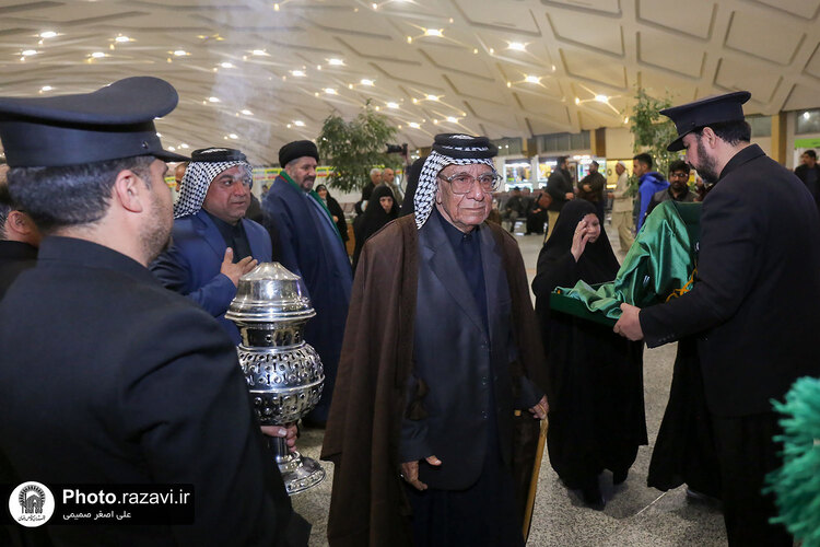 مراسم استقبال از موکب‌داران عراقی توسط خدام حرم مطهر رضوی