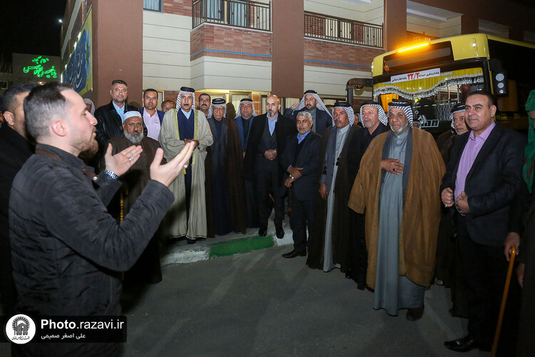 مراسم استقبال از موکب‌داران عراقی توسط خدام حرم مطهر رضوی