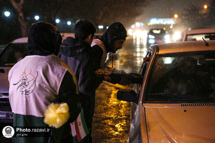 جشن پیروزی انقلاب اسلامی در ایستگاه انقلاب دانش‌آموزان مدارس امام رضا(علیه‌السلام)