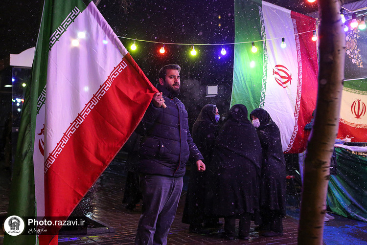 جشن پیروزی انقلاب اسلامی در ایستگاه انقلاب دانش‌آموزان مدارس امام رضا(علیه‌السلام)