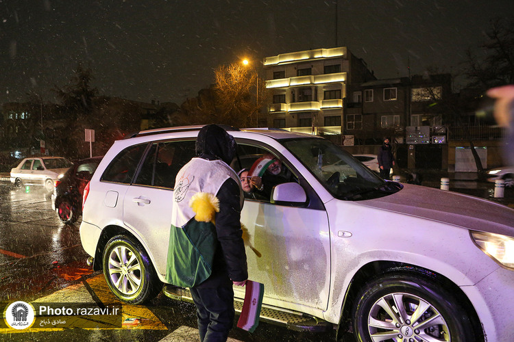 جشن پیروزی انقلاب اسلامی در ایستگاه انقلاب دانش‌آموزان مدارس امام رضا(علیه‌السلام)