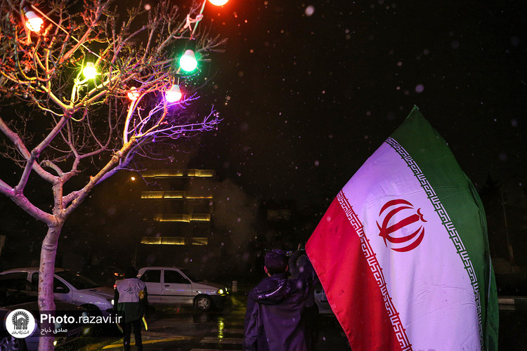 جشن پیروزی انقلاب اسلامی در ایستگاه انقلاب دانش‌آموزان مدارس امام رضا(علیه‌السلام)