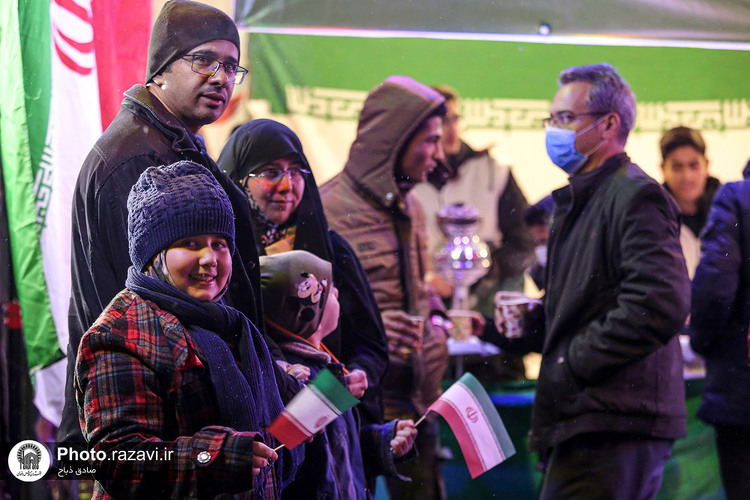 جشن پیروزی انقلاب اسلامی در ایستگاه انقلاب دانش‌آموزان مدارس امام رضا(علیه‌السلام)