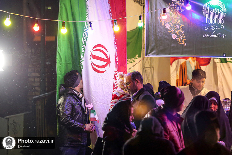 جشن پیروزی انقلاب اسلامی در ایستگاه انقلاب دانش‌آموزان مدارس امام رضا(علیه‌السلام)