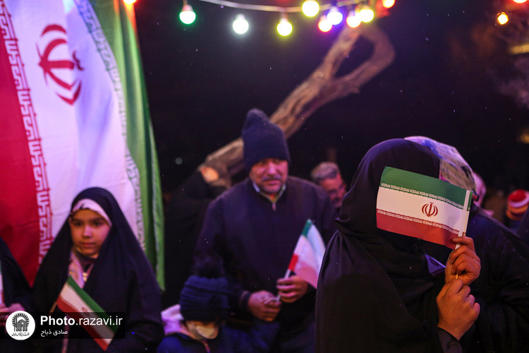 جشن پیروزی انقلاب اسلامی در ایستگاه انقلاب دانش‌آموزان مدارس امام رضا(علیه‌السلام)