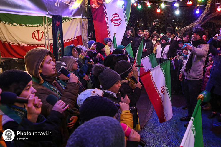 جشن پیروزی انقلاب اسلامی در ایستگاه انقلاب دانش‌آموزان مدارس امام رضا(علیه‌السلام)