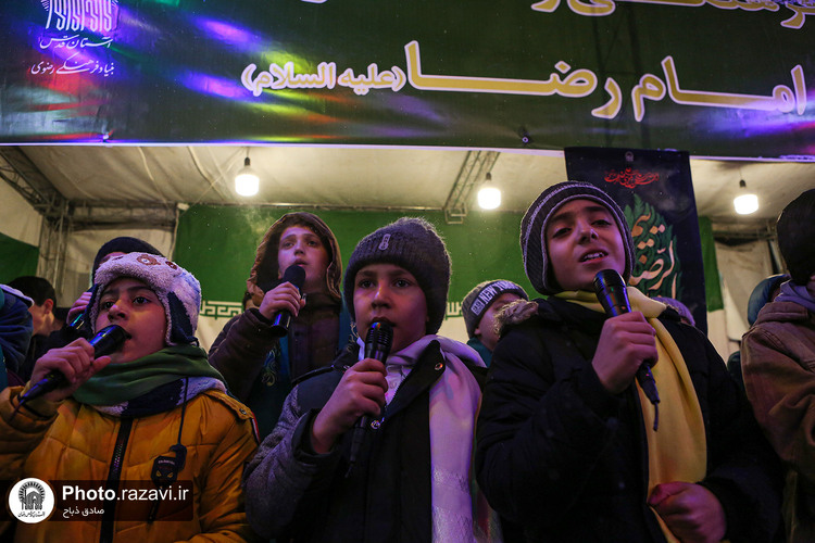 جشن پیروزی انقلاب اسلامی در ایستگاه انقلاب دانش‌آموزان مدارس امام رضا(علیه‌السلام)