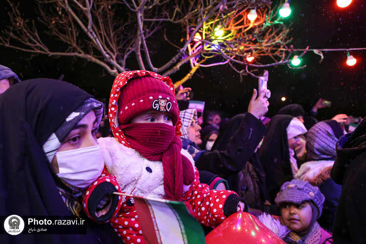 جشن پیروزی انقلاب اسلامی در ایستگاه انقلاب دانش‌آموزان مدارس امام رضا(علیه‌السلام)