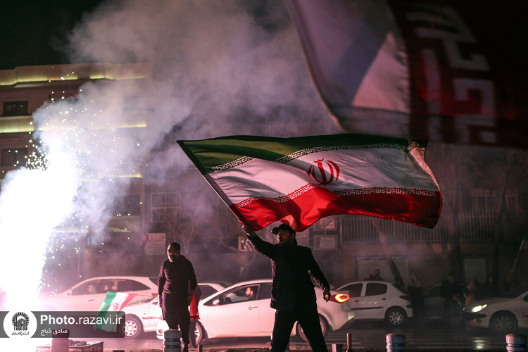 جشن پیروزی انقلاب اسلامی در ایستگاه انقلاب دانش‌آموزان مدارس امام رضا(علیه‌السلام)