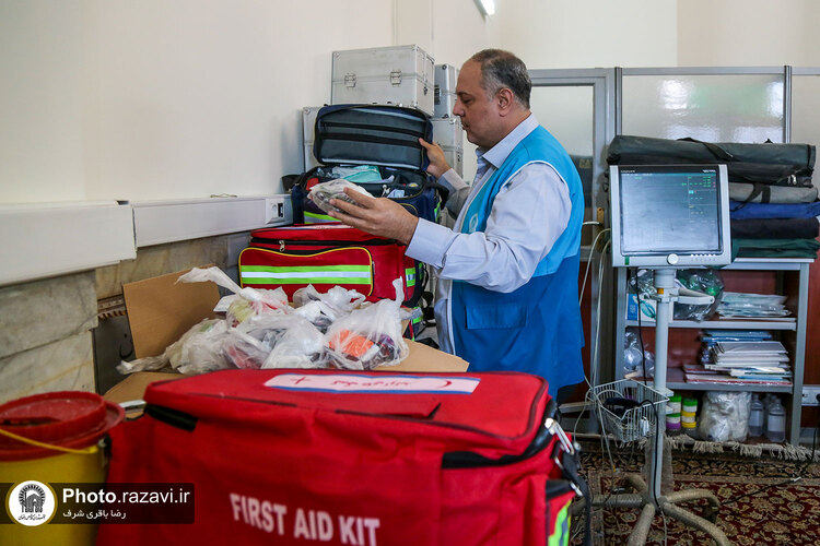 ارائه خدمات پزشکی به زائران حرم مطهر رضوی