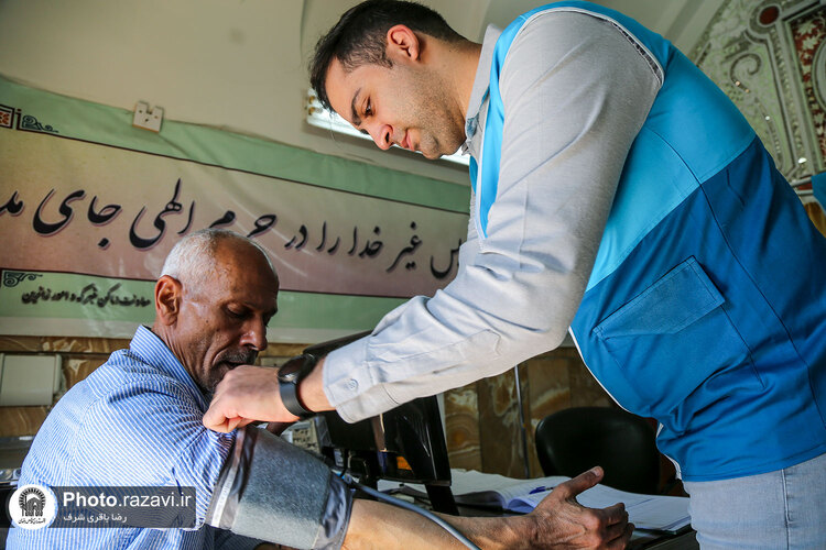 ارائه خدمات پزشکی به زائران حرم مطهر رضوی