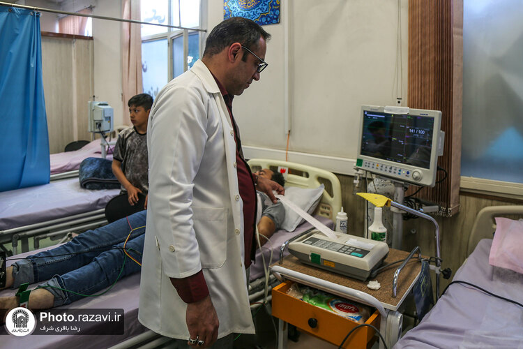 ارائه خدمات پزشکی به زائران حرم مطهر رضوی