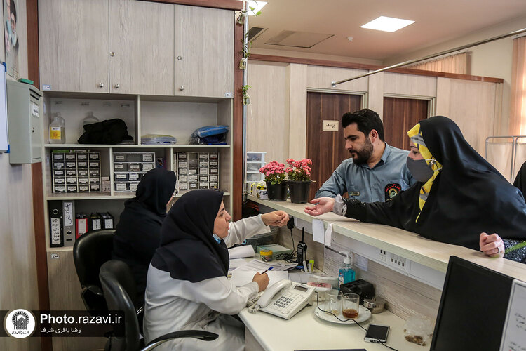 ارائه خدمات پزشکی به زائران حرم مطهر رضوی
